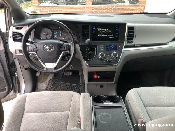 出售2015年 Toyota Sienna AWD LE 里