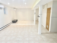 法拉盛近金城发 1楼仓库出租租金$2300 水电气费全包