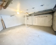 法拉盛近金城发 1楼仓库出租租金$2300 水电气费全包