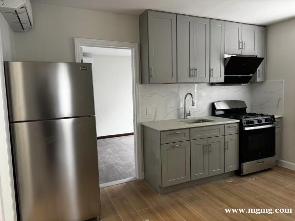 法拉盛全新装修独立屋两居室出租2500/月(房东直租免佣) 法拉盛全新装修独立屋两居室出租2500/月(房东直租免佣)